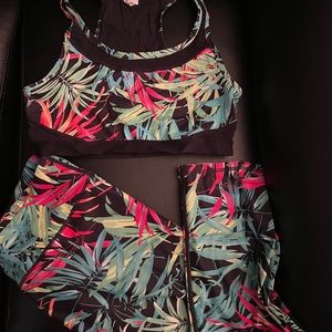 Fabletics tropical Leggings & sports bra.